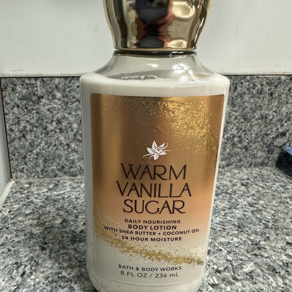 Bath & Body Works Warm Vanilla Sugar Lotion - Gold & Cream